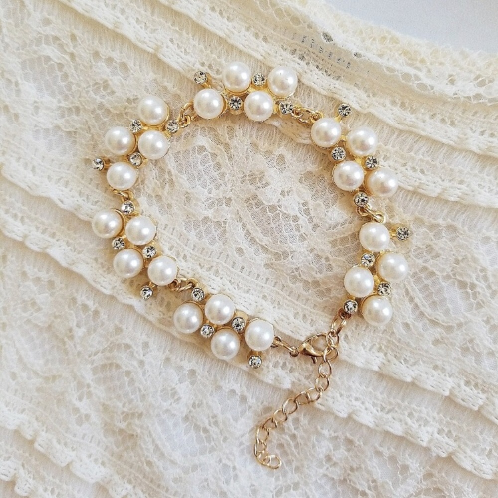 Shiny Crystal & Pearl Bracelet - Picture 3 of 4